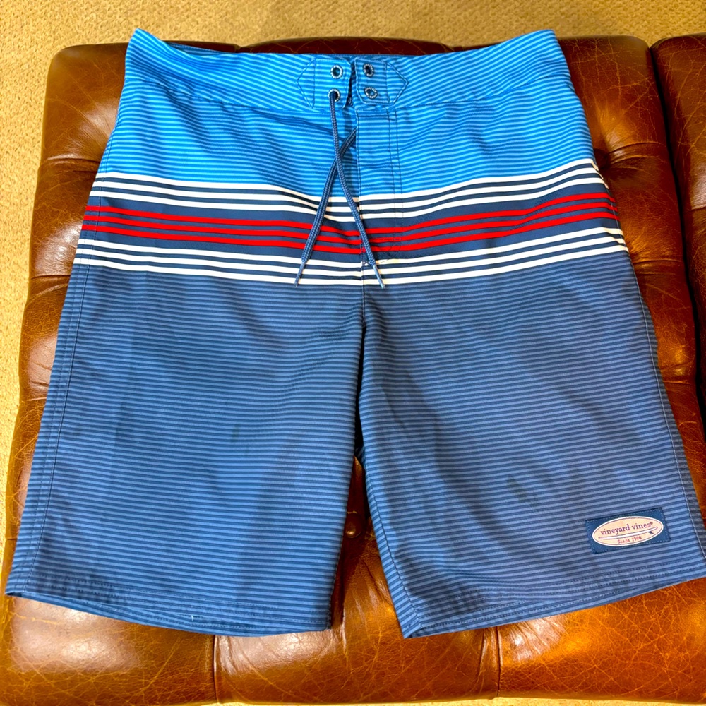 Vineyard vines swim trunks- boys size Large , great condition!